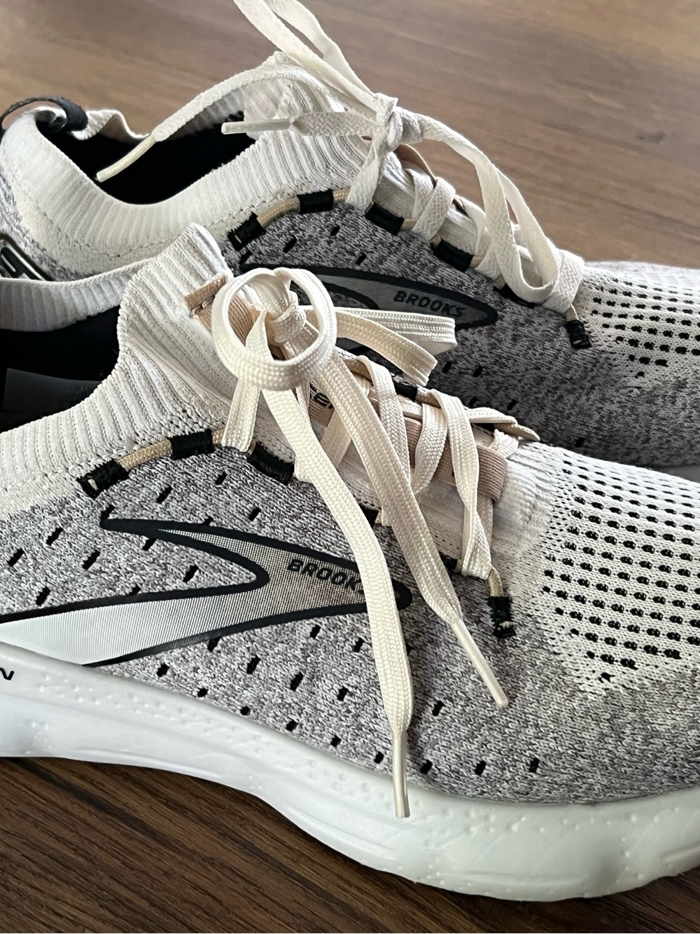 Brooks Women's Cream and Gray Knit Running Shoes